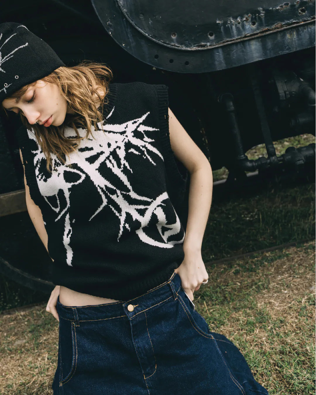 parallax.tp 25 F/W “Thorns” vest