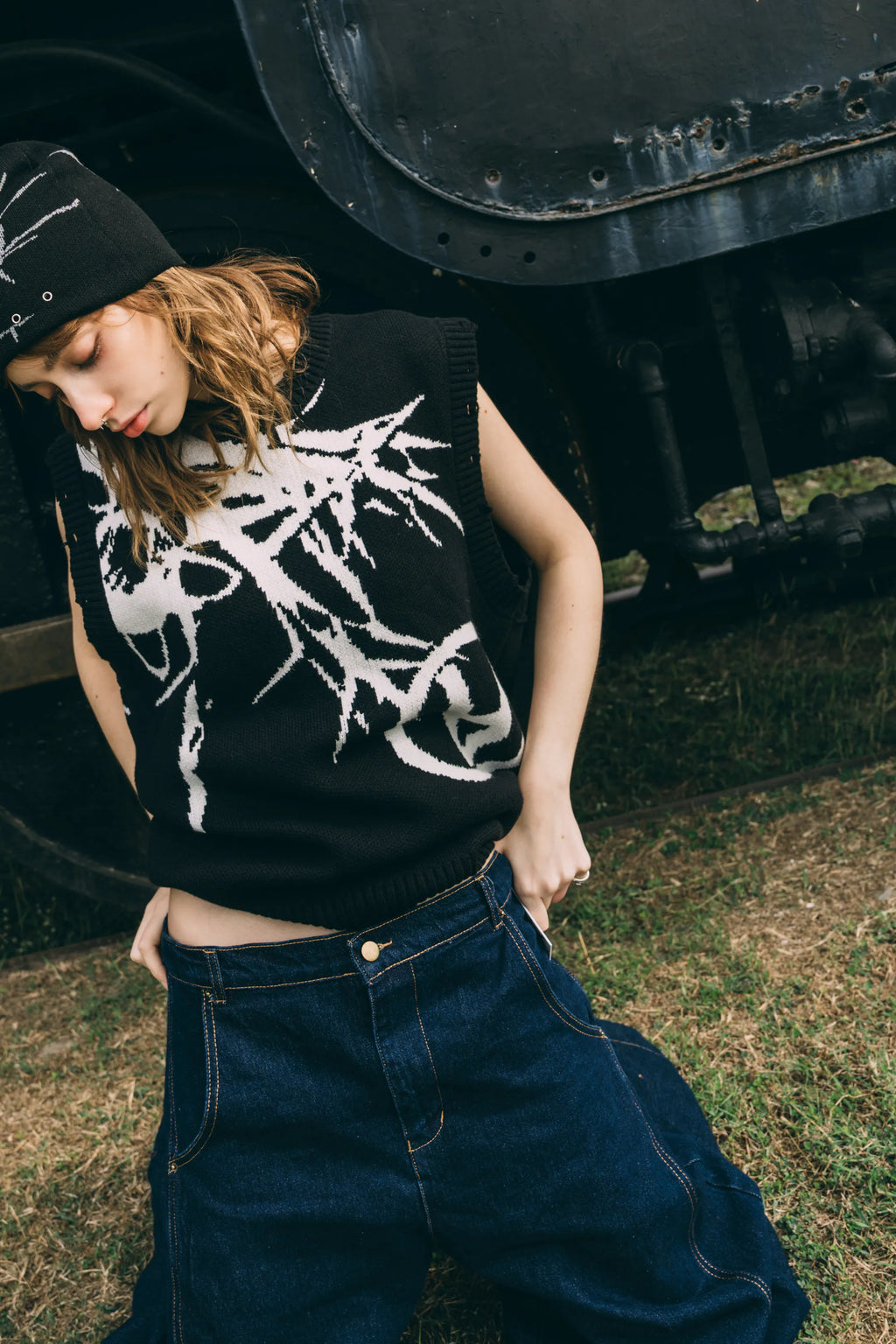 parallax.tp 25 F/W “Thorns” vest