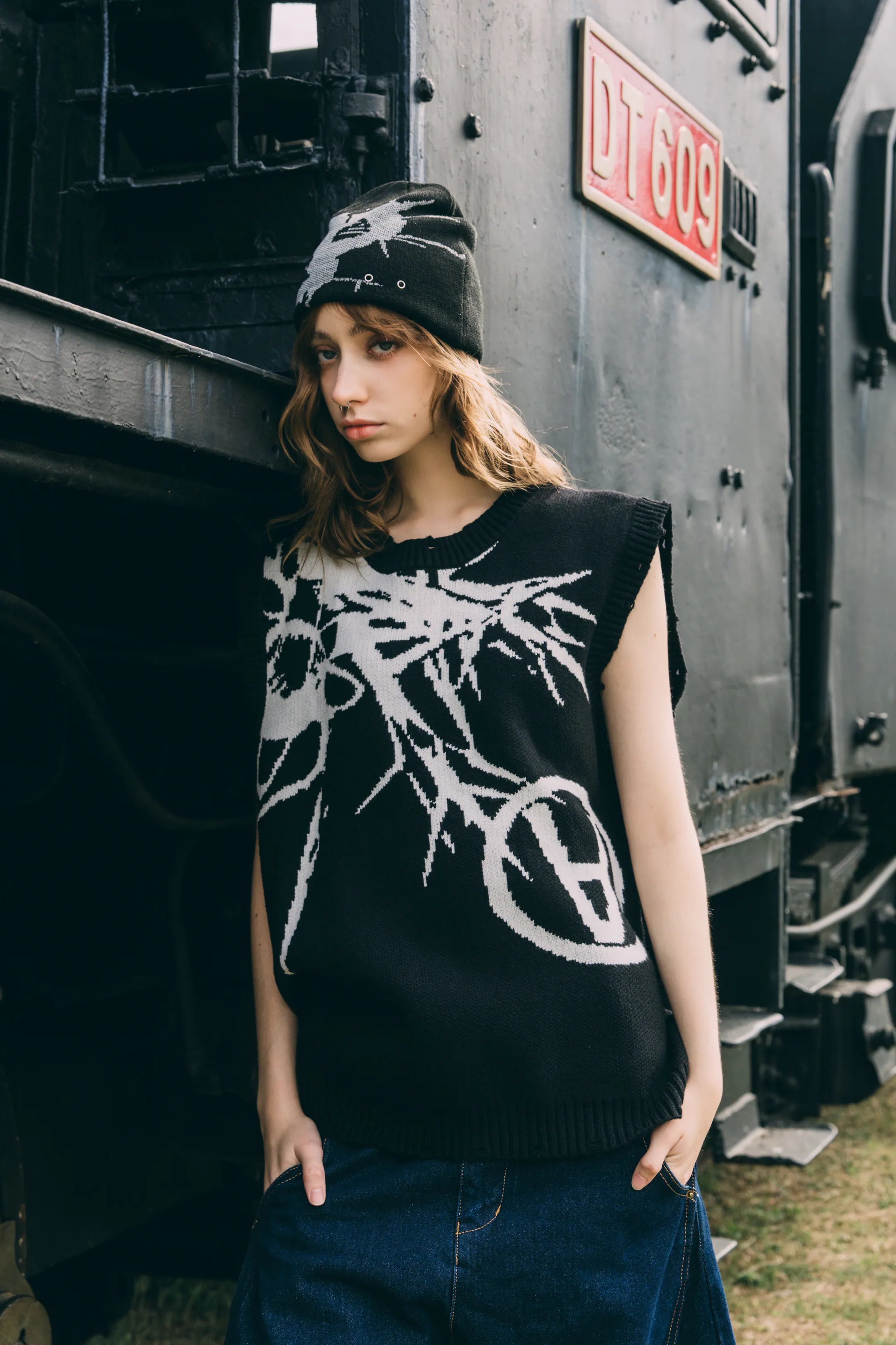 parallax.tp 25 F/W “Thorns” vest