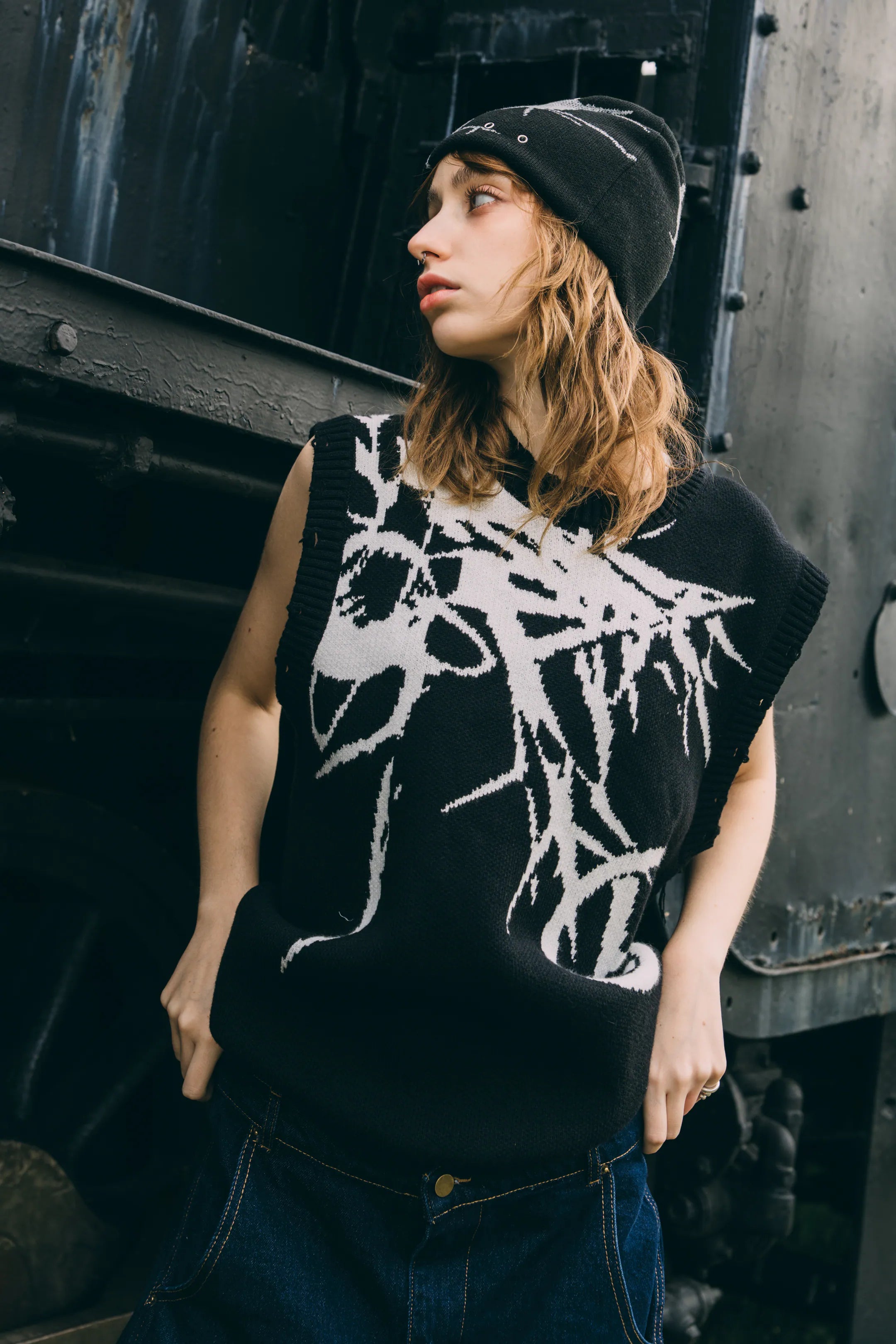 parallax.tp 25 F/W “Thorns” vest