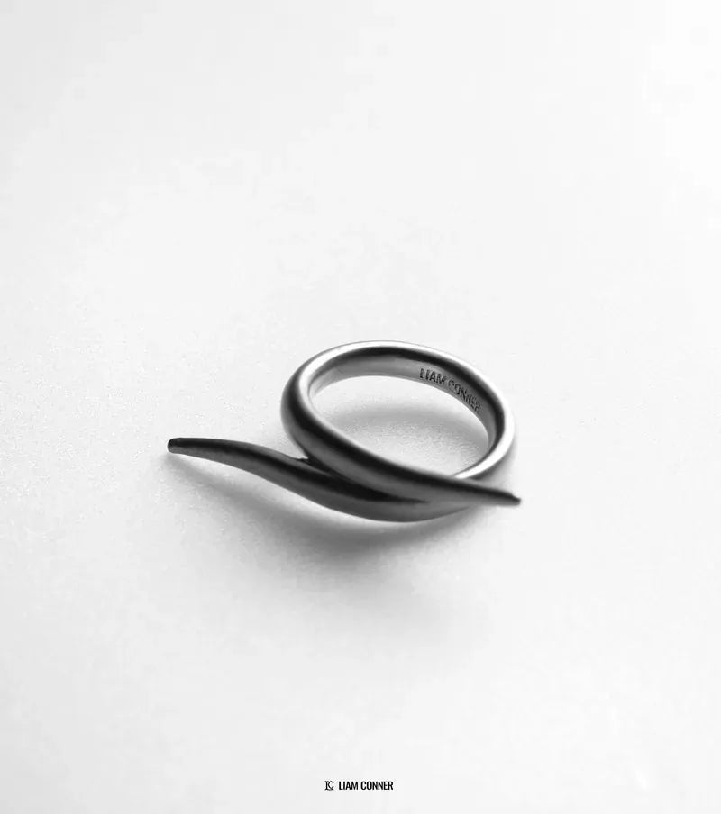 Liam Conner 雙弧交錯戒指