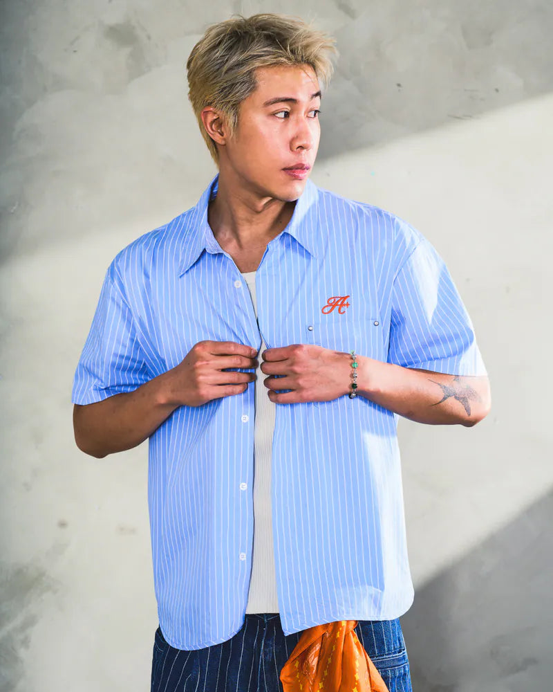 ARC STRIPED CURSIVE SHIRT - BLUE