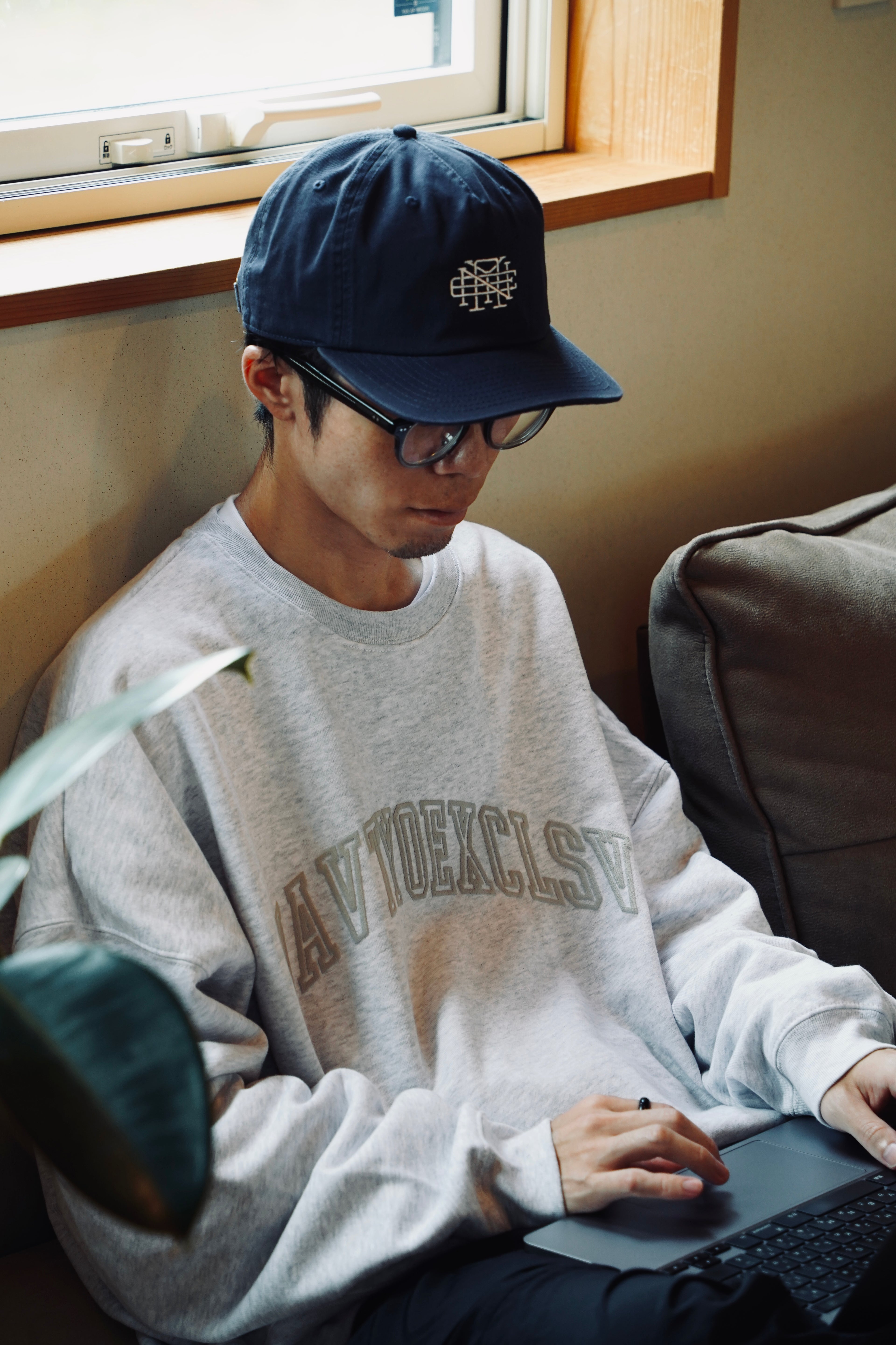NAVIETOKYO Foam Arc logo Crew