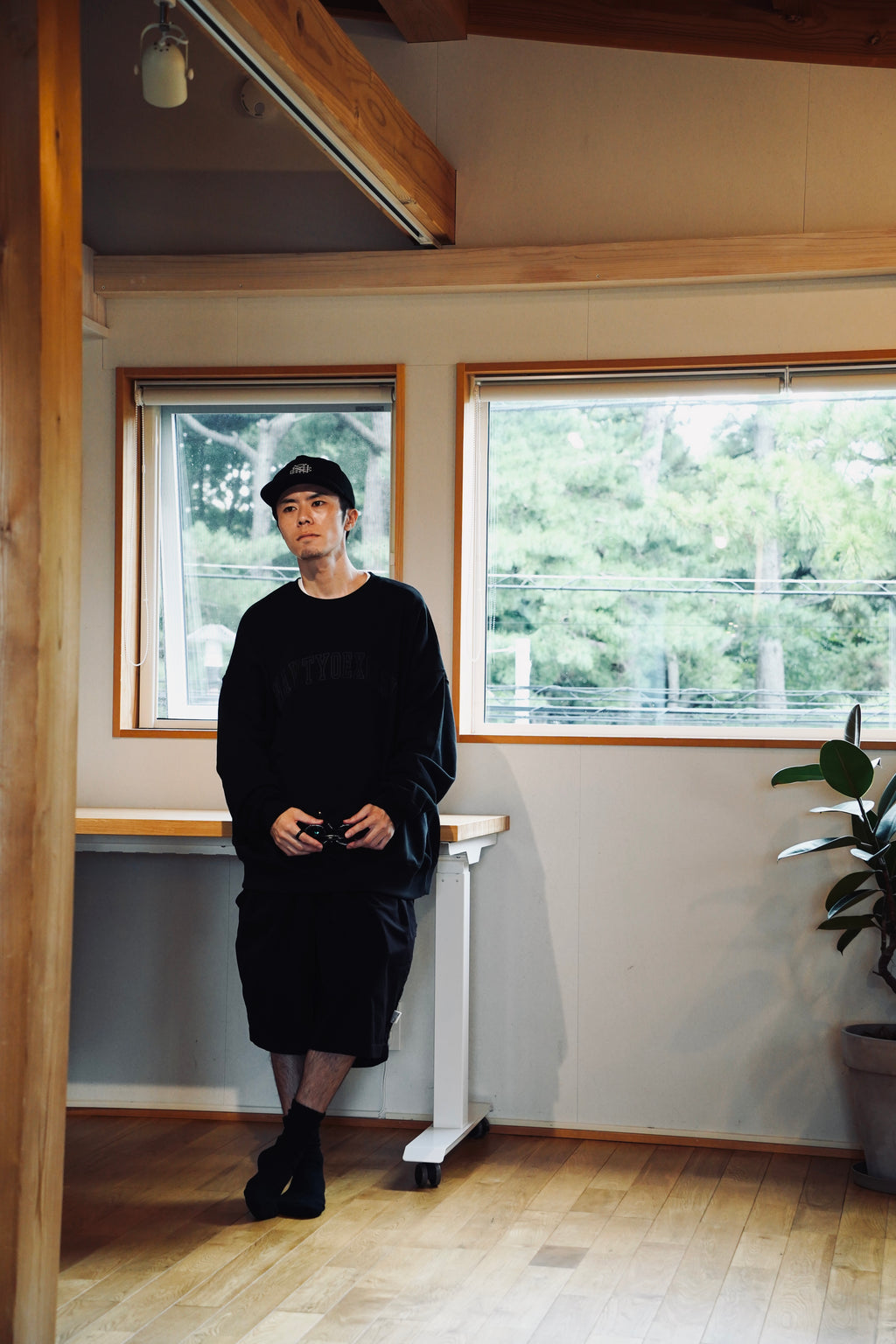 NAVIETOKYO Foam Arc logo Crew