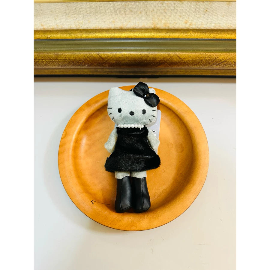 長腿hello kitty玩偶吊飾 黑灰色洋裝